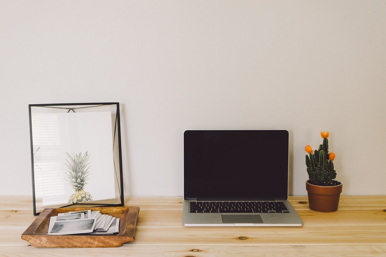 Comment fabriquer un bureau soi-même : guide simple et économique