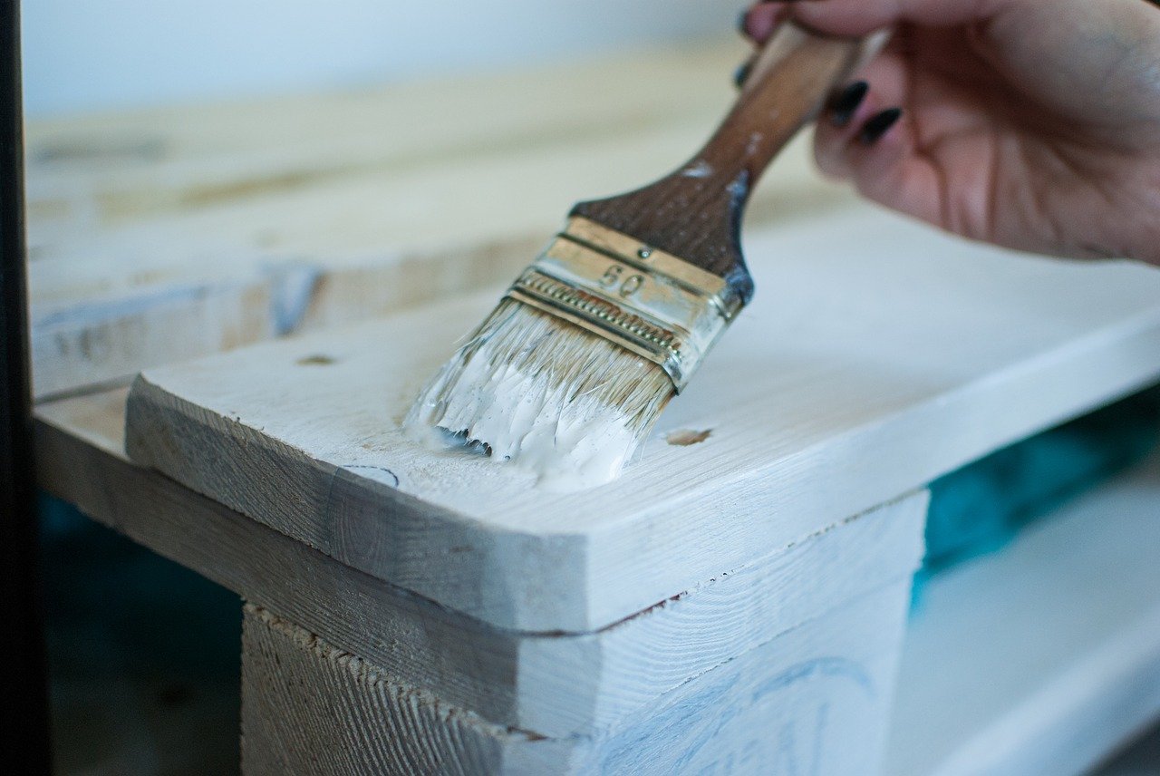 Comment fabriquer un meuble en palette : guide DIY simple pour débutants