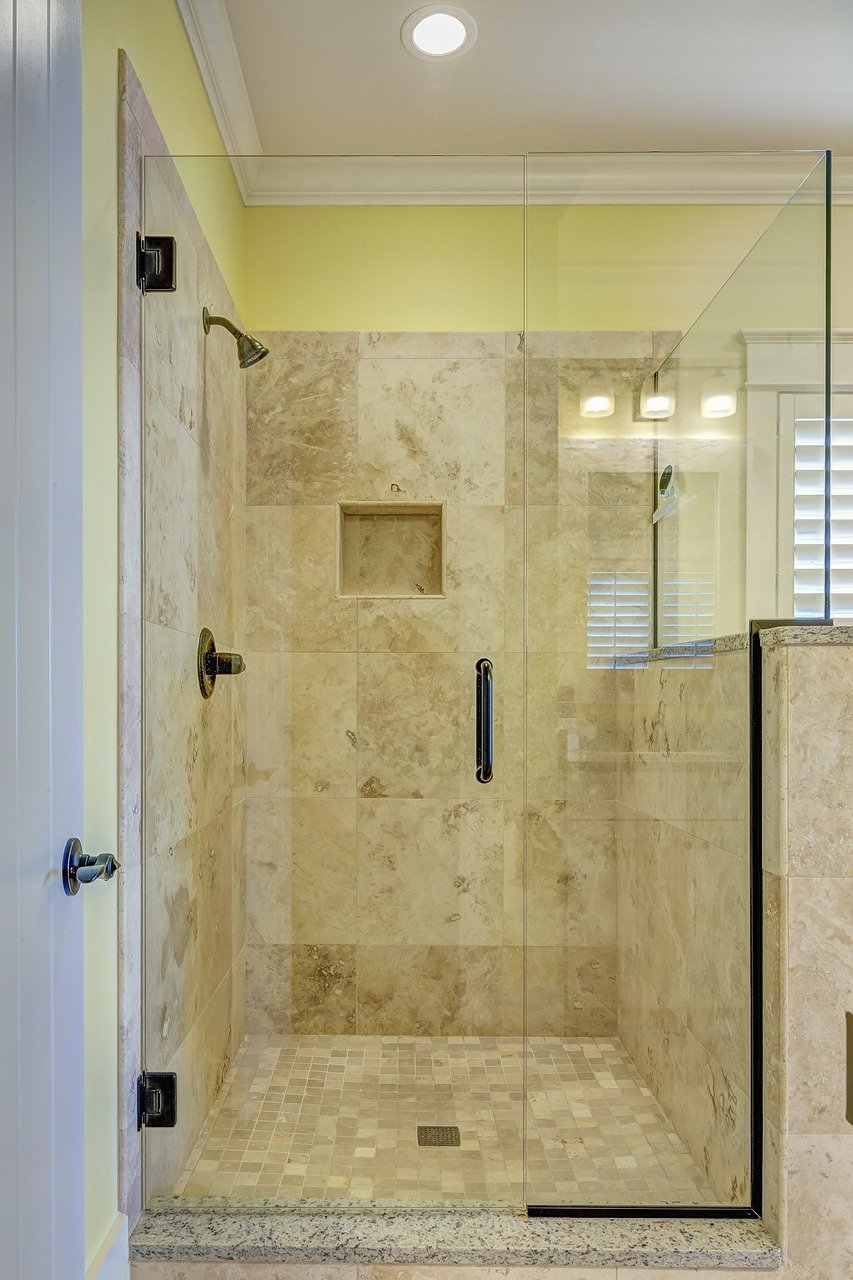 Comment changer une paroi de douche : guide pas à pas pour réussir soi-même