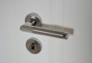 Comment changer une poignée de porte?