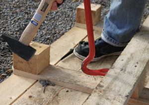 Démontage et découpe du bois