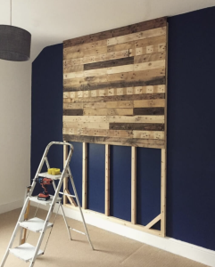 Préparer le mur et les palettes