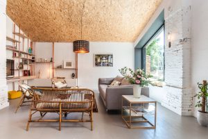 Préparer sa maison pour les beaux jours : entretien et petits travaux